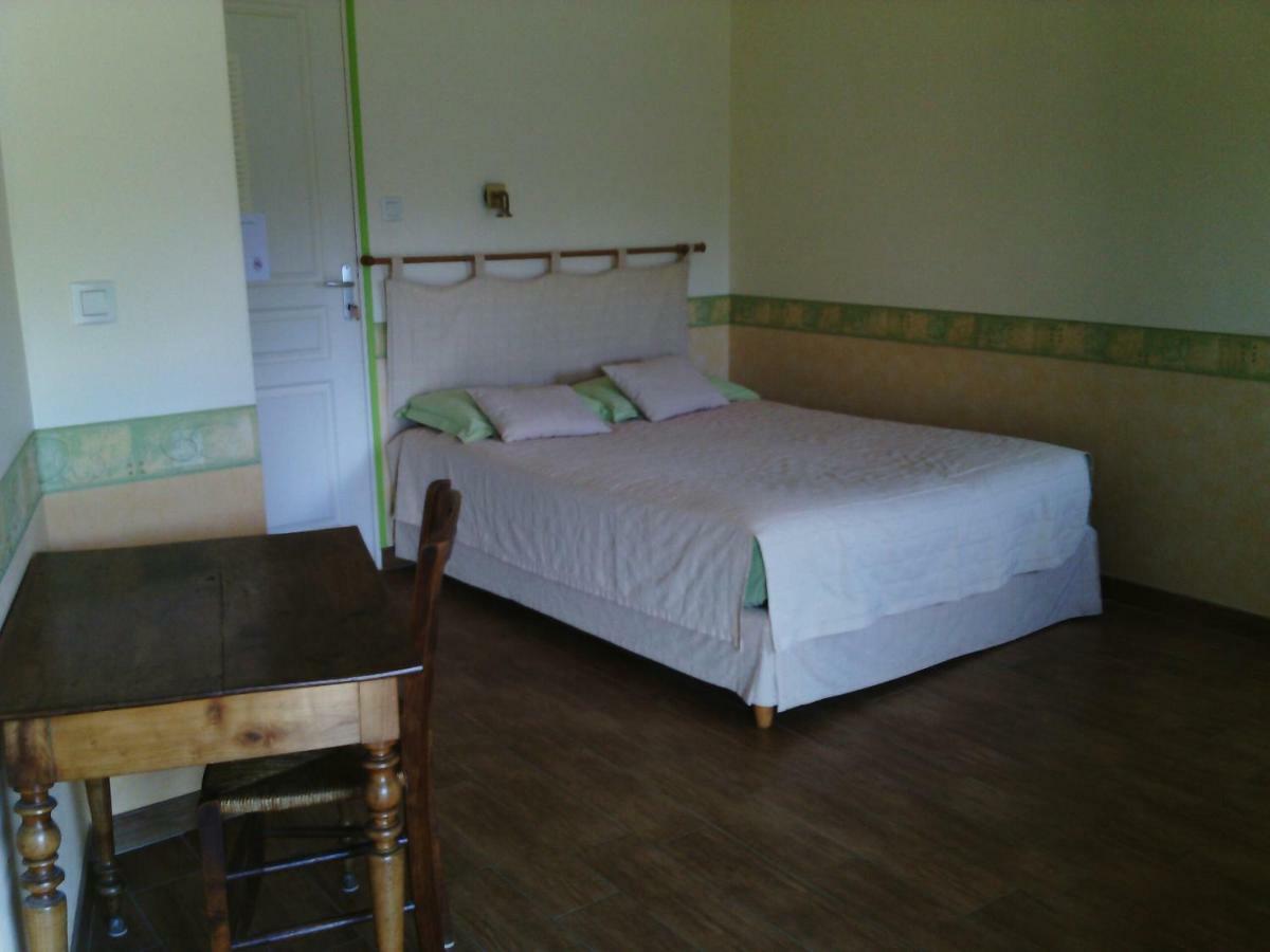 La Roche Bed & Breakfast Saint-Etienne-en-Cogles Eksteriør bilde