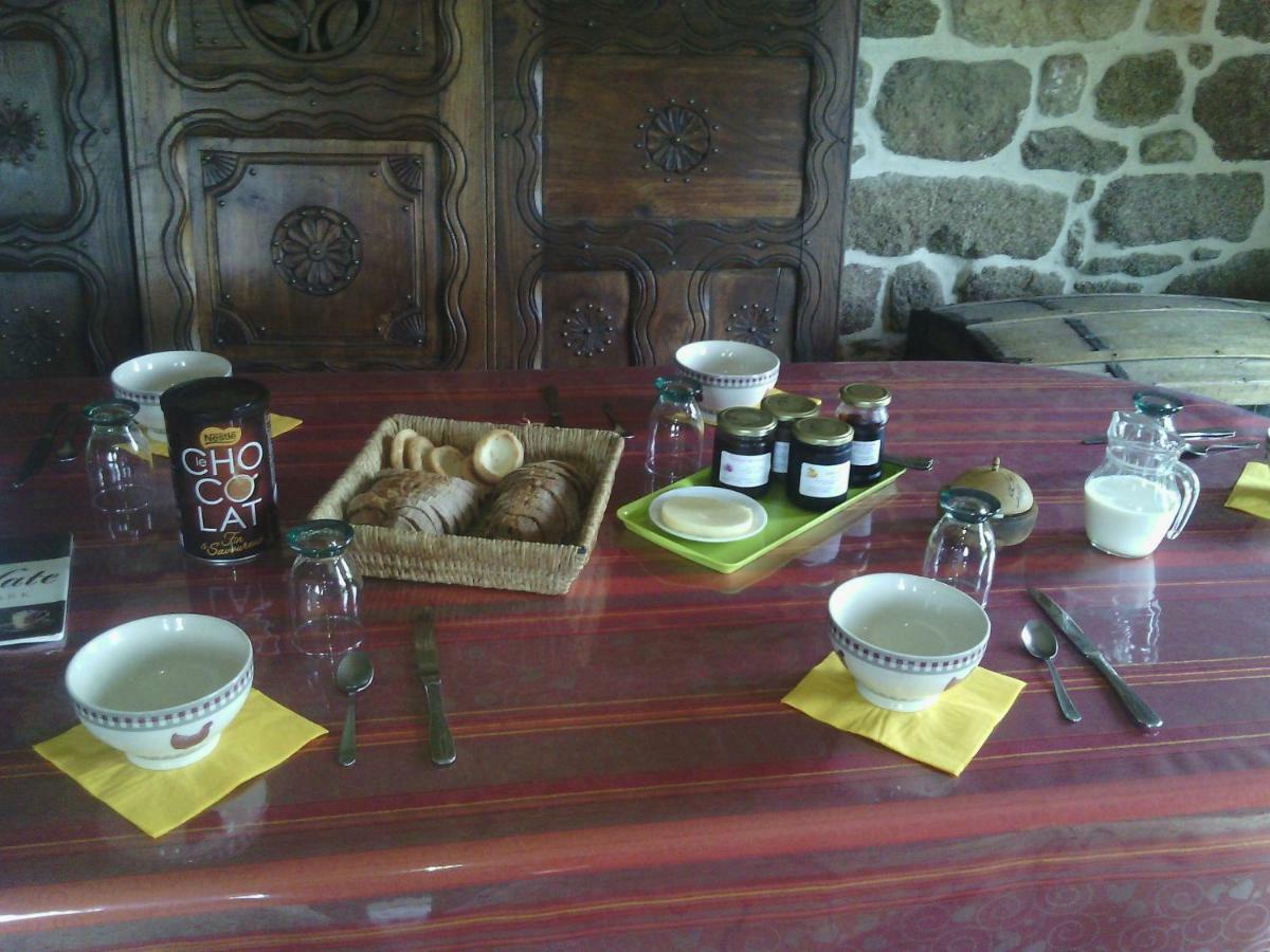 La Roche Bed & Breakfast Saint-Etienne-en-Cogles Eksteriør bilde