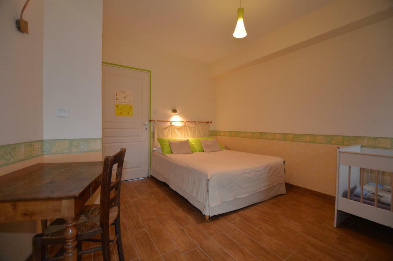 La Roche Bed & Breakfast Saint-Etienne-en-Cogles Eksteriør bilde