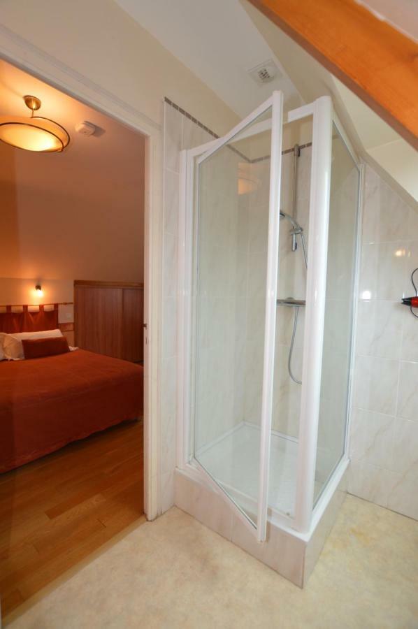 La Roche Bed & Breakfast Saint-Etienne-en-Cogles Eksteriør bilde